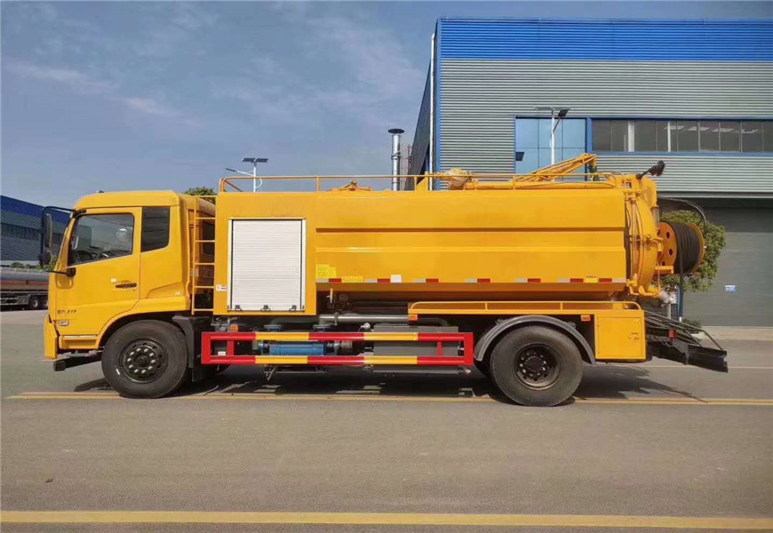 東風天錦聯(lián)合疏通車側(cè)面圖