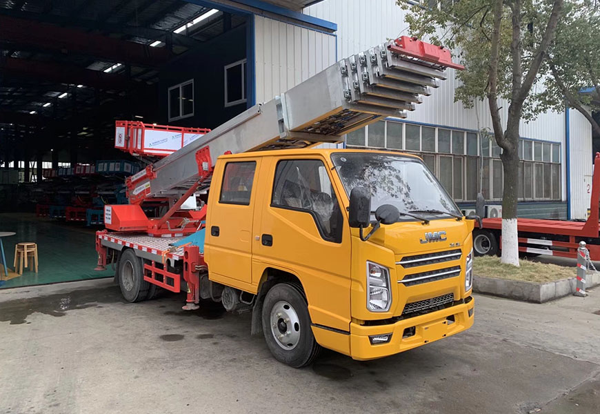 藍(lán)牌江鈴順達(dá)32米云梯車(chē)圖片