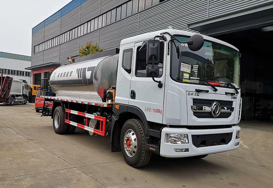 東風(fēng)D9瀝青灑布車(chē)