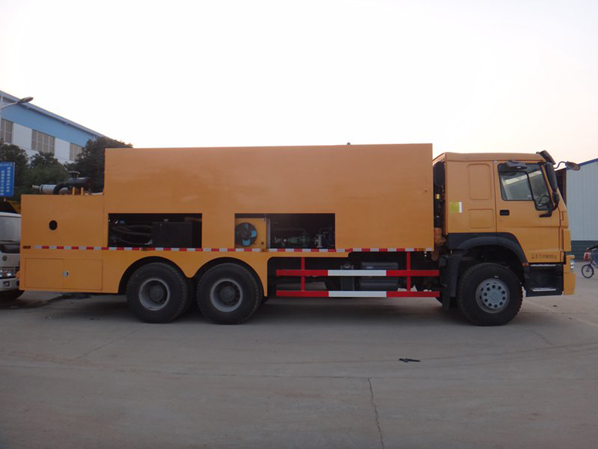 重汽稀漿封層車(chē)