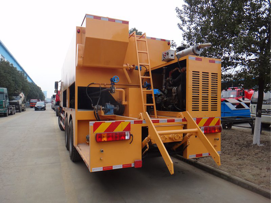 重汽稀漿封層車(chē)